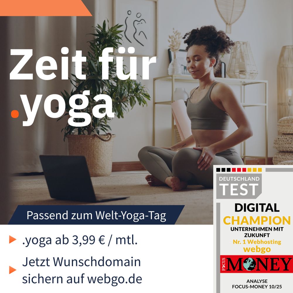 Junge Frau macht Yoga im Wohnzimmer und sitzt im Schneidersitz vor einem Laptop. Links im Bild steht der Text „Zeit für .yoga“. Darunter Hinweise zum Welt-Yoga-Tag und zur Domain-Aktion: „.yoga ab 3,99 € / mtl.“ und „Jetzt Wunschdomain sichern auf webgo.de“. Rechts unten ein Siegel: webgo ist laut Focus Money „Nr. 1 Webhosting“ und „Digital Champion“.