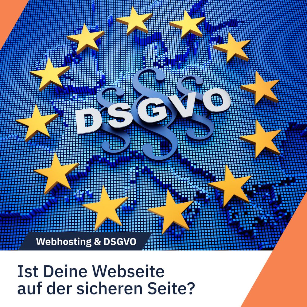 Digitale Grafik mit einer stilisierten Europakarte aus blauen Pixeln, umgeben von gelben EU-Sternen. In der Mitte steht groß das Wort „DSGVO“ vor mehreren Paragrafenzeichen. Unten steht der Text „Webhosting & DSGVO – Ist Deine Webseite auf der sicheren Seite?“ in weißer Schrift auf blauem Hintergrund. Die Farben Orange und Blau dominieren das Design.