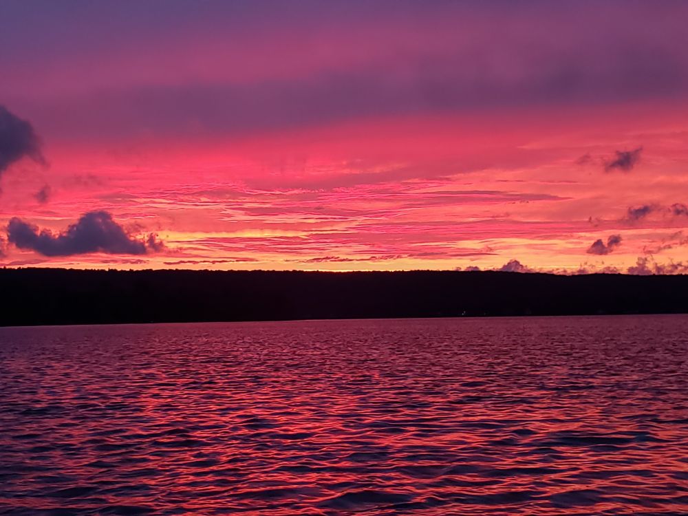 a sunset photo stolen from a blog about what is better, sunsets or sunrises? 