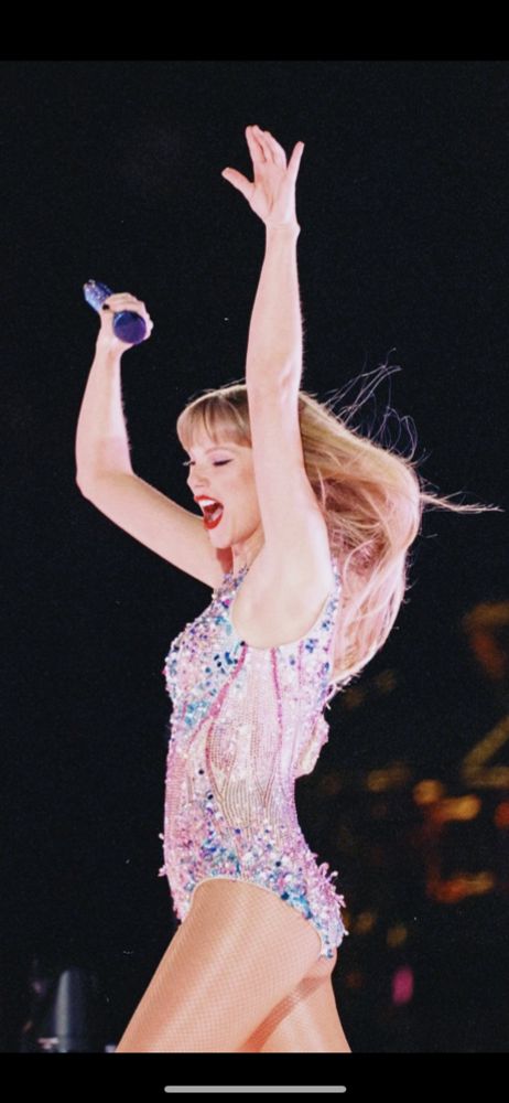 Taylor Swift cheering during the lover era at the eras tour 