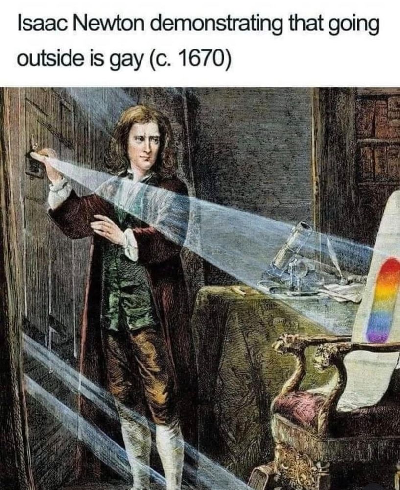 Isaac Newton hält etwas an ein loch in der Tür durch welches licht strahlt. Das licht erzeugt einen Regenbogen 