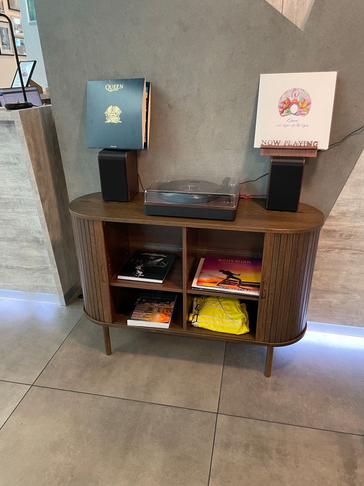 Record player with Queen vinyls at the Freddie Mercury hotel  