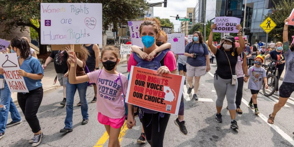 Judge Strikes Down Georgia's Six-Week Abortion Ban in 'Absolutely Epic Ruling' | Common Dreams