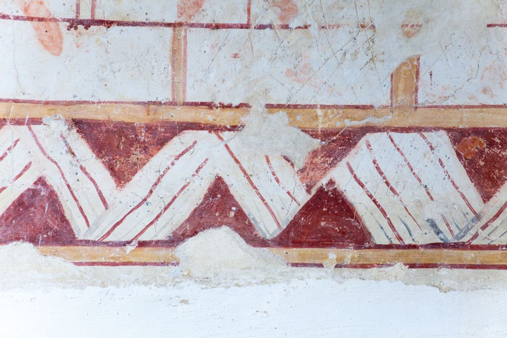 Decorative zig-zag wall painting pattern in red and yellow on white ground (medieval). Image (c) Andy Marshall
