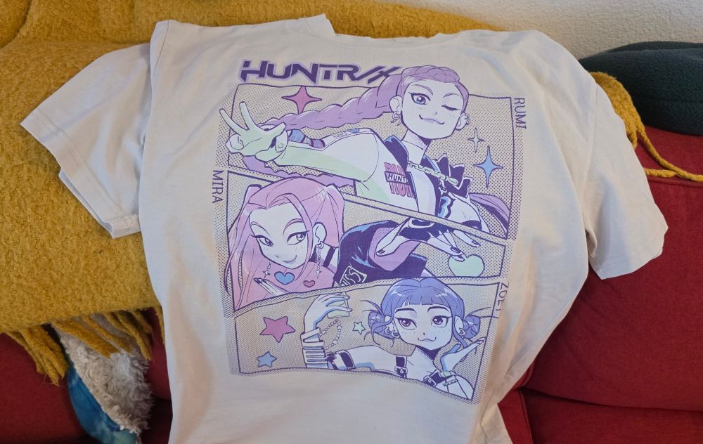 Huntr/x t-shirt from K-Pop Demon Hunters 
