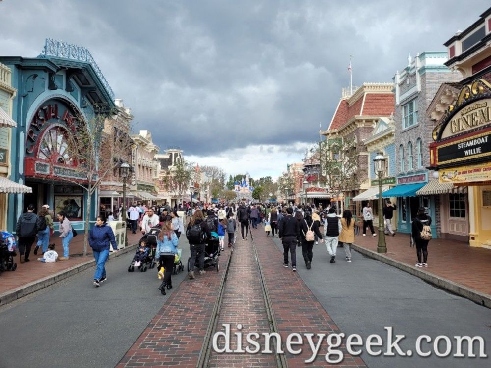 Disneyland Main Street USA this afternoon - The Geek's Blog @ disneygeek.com