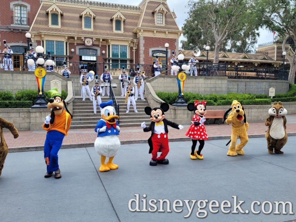 Video: The Disneyland Band With Characters Performing "You've Got a Friend in Me" - The Geek's Blog @ disneygeek.com