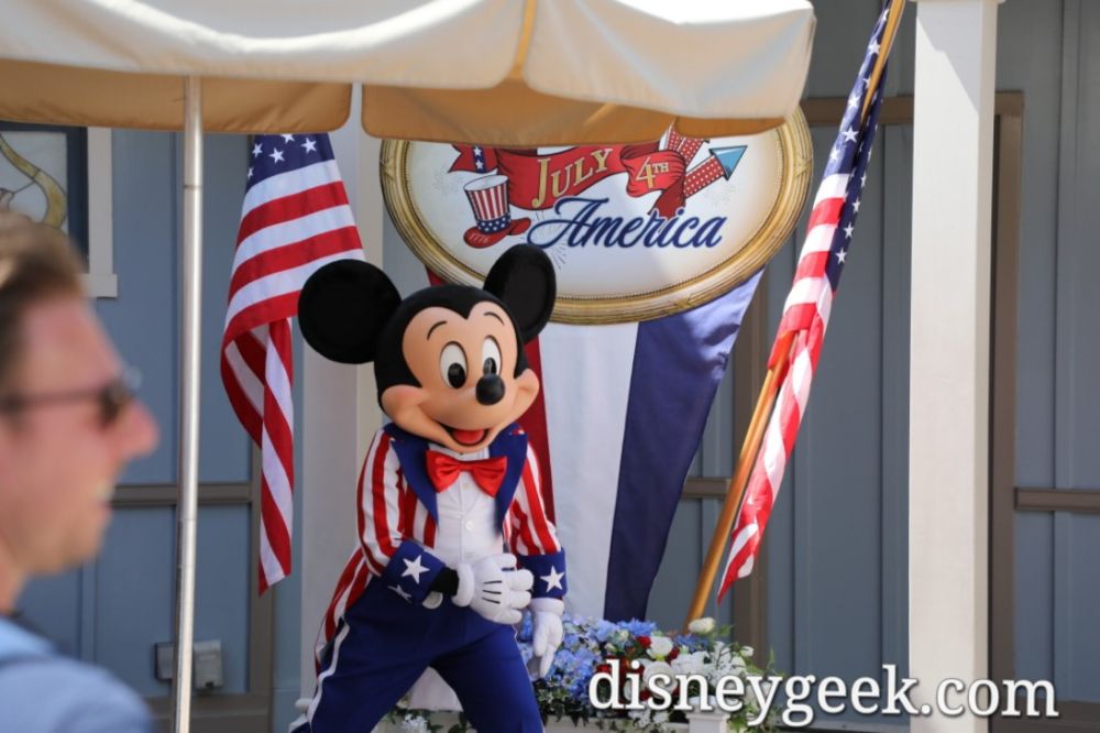 Pictures: Mickey Mouse 4th of July Photo Op on Main Street USA - The Geek's Blog @ disneygeek.com