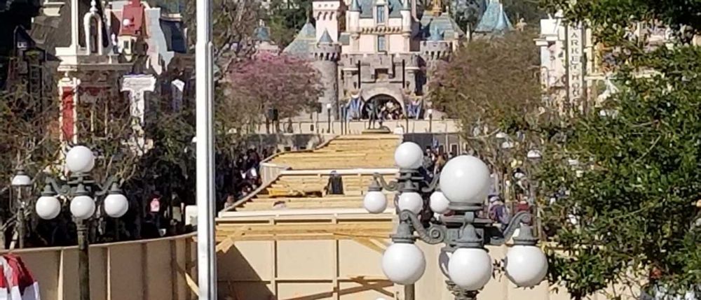 Disneyland Main Street USA - Streetcar Track Replacement & Construction Wall Pictures - The Geek's Blog @ disneygeek.com