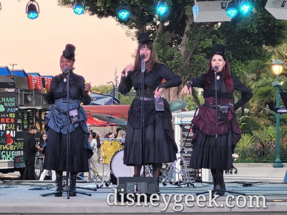 Boo Belles Performing in Downtown Disney Tonight - The Geek's Blog @ disneygeek.com