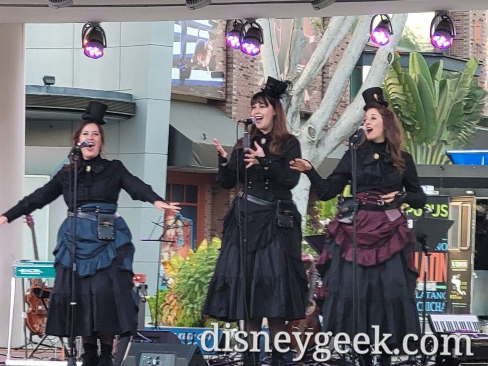 Boo Belles Performing at Downtown Disney - The Geek's Blog @ disneygeek.com