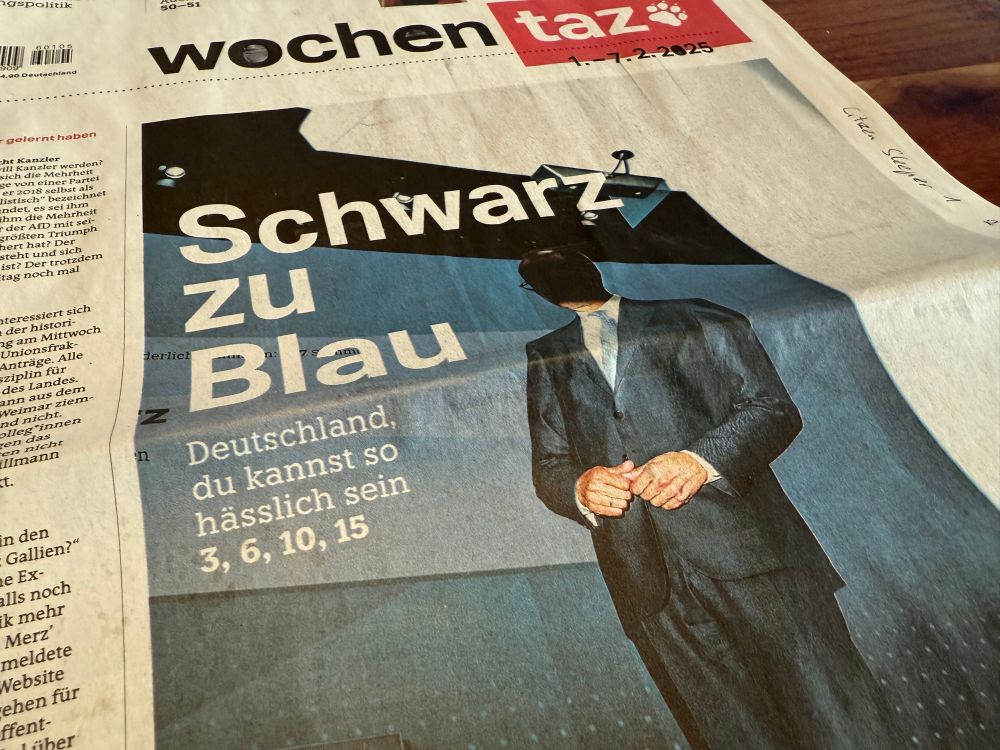 Titelbild der Wochentaz

Überschrift: Schwarz zu Blau. - Deutschland, du kannst so hässlich sein. 