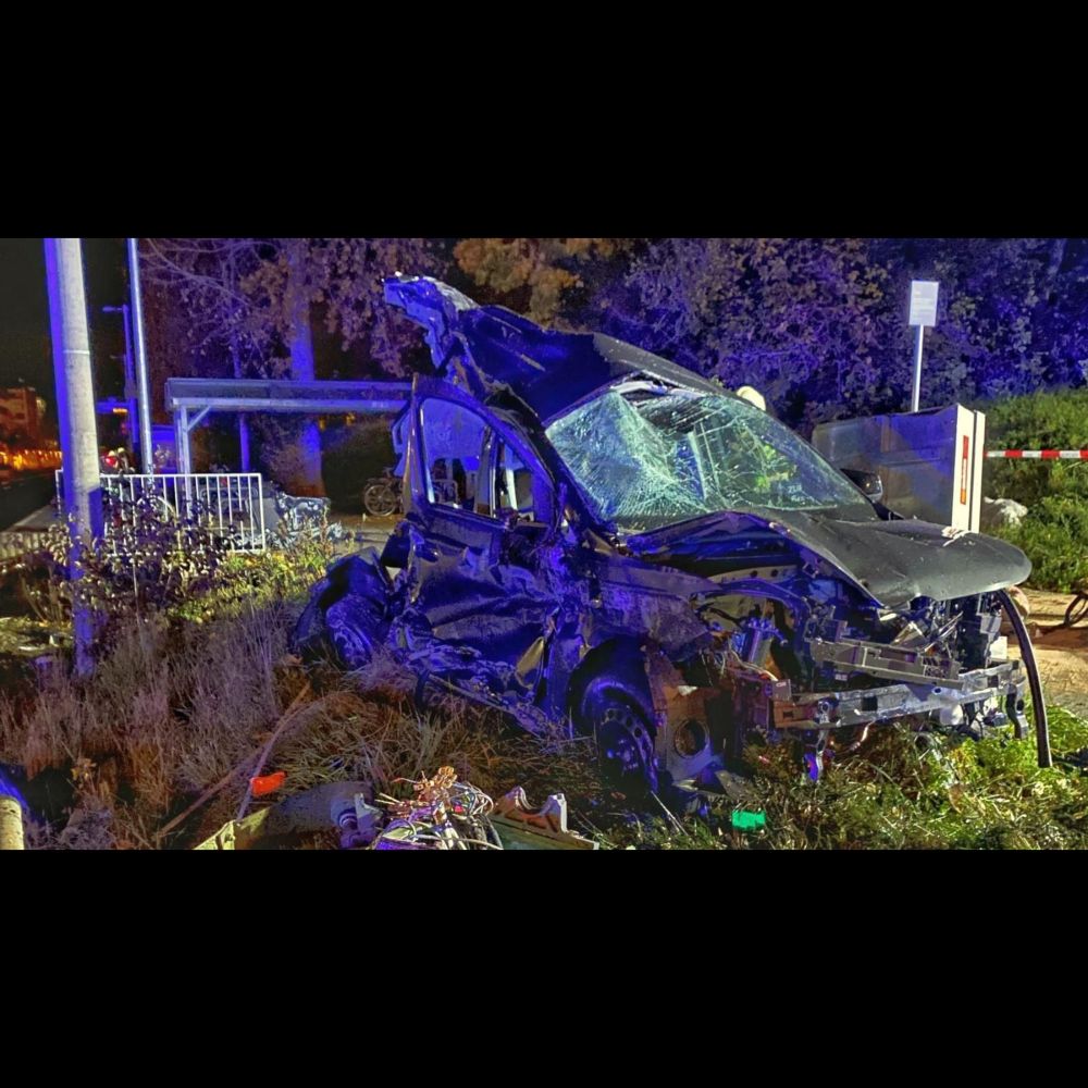 Mann parkt Auto auf Bahnübergang: Video zeigt Zusammenprall mit heranfahrender Schwarzwaldbahn