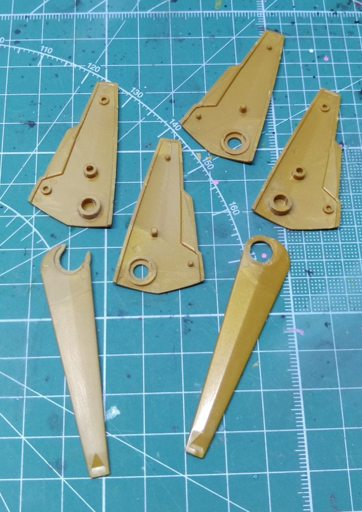 バインダーの軸をC字にカットし後ハメ加工