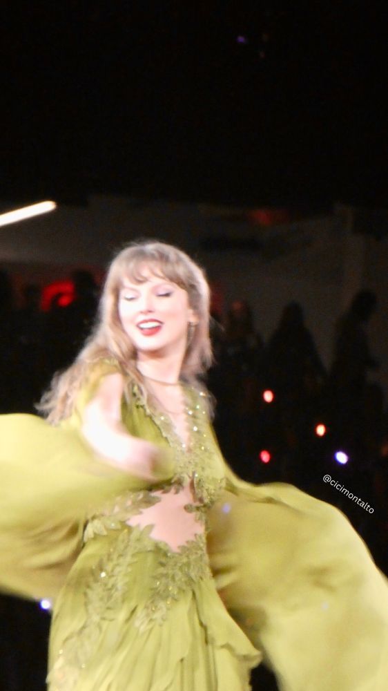 Taylor Swift spins in green folklore dress at The Eras Tour, New Orleans Night 3