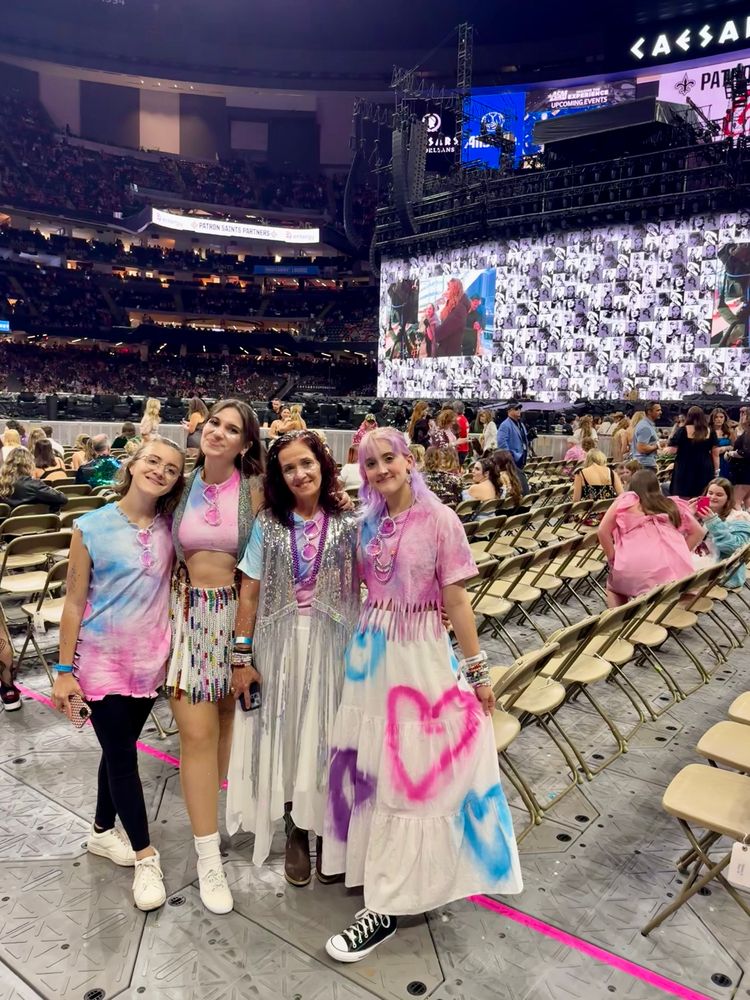 photo of francesca with her mom and two sisters at the eras tour