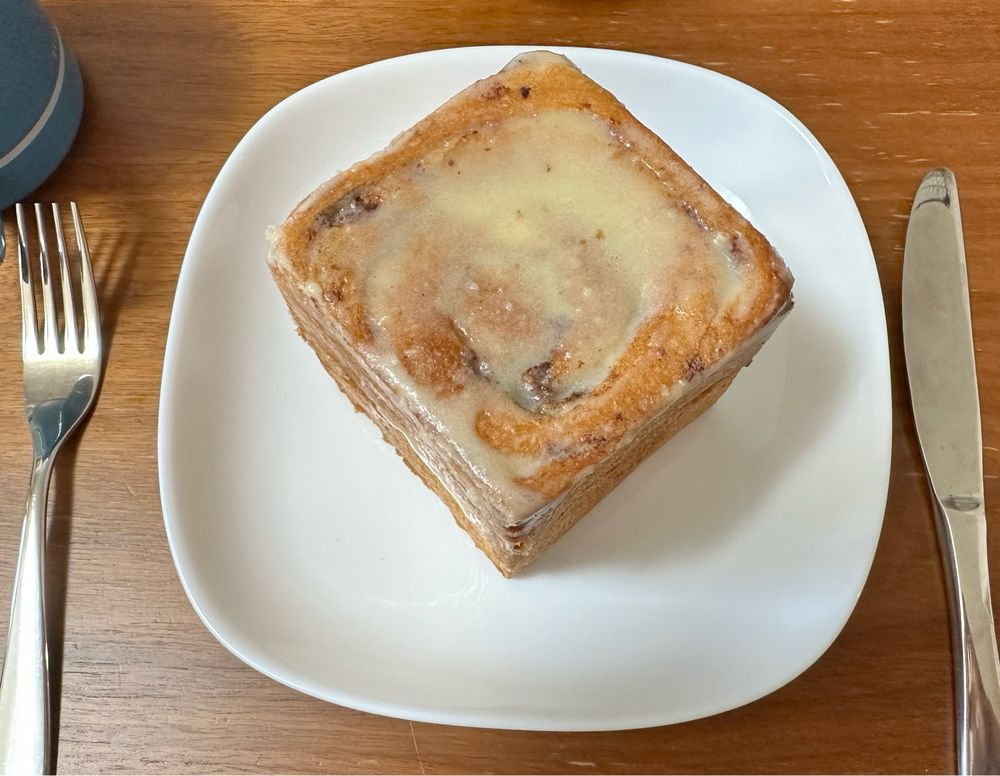 Cinnamon roll hariのプレーンシナモンロール