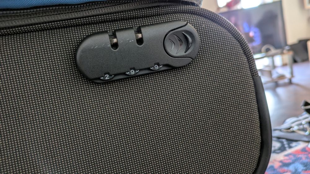 Kofferschloss eingestellt auf 2 9 9