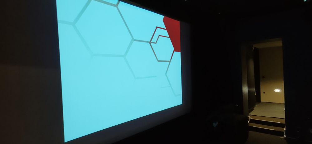 Projektion einer Vortragsfolie. Nur mit Hintergrundgrafik, ohne Inhalt.