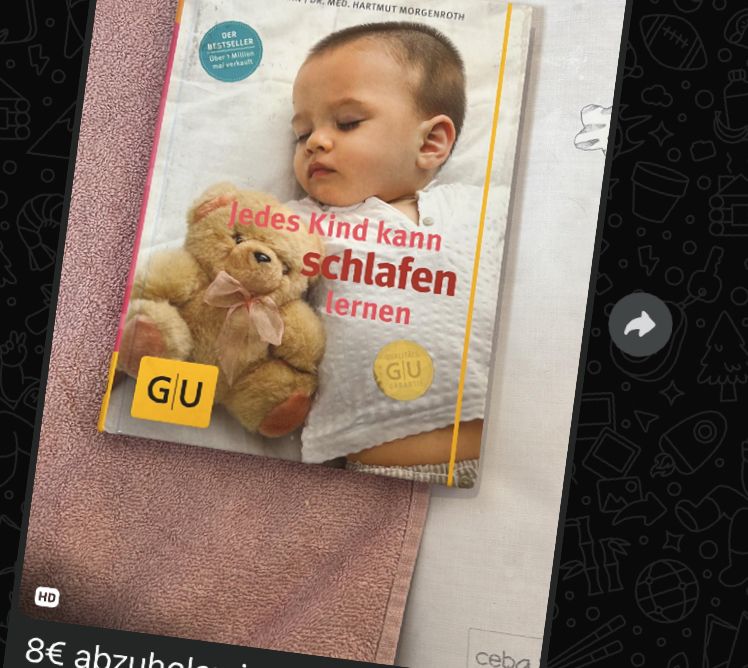 Auf einem rosa Handtuch liegt das Buch Jedes Kind kann schlafen lernen von Annette Kast-Zahn und Dr. Hartmut Morgenroth.