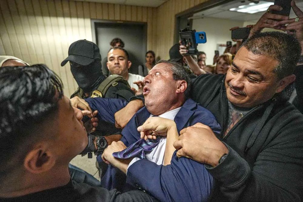 NYC Comptroller Brad Lander being choked and arrested by ICE. 