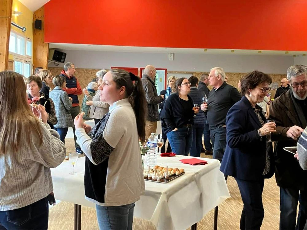 Moment de convivialité lors de la cérémonie de vœux d'Arthezé