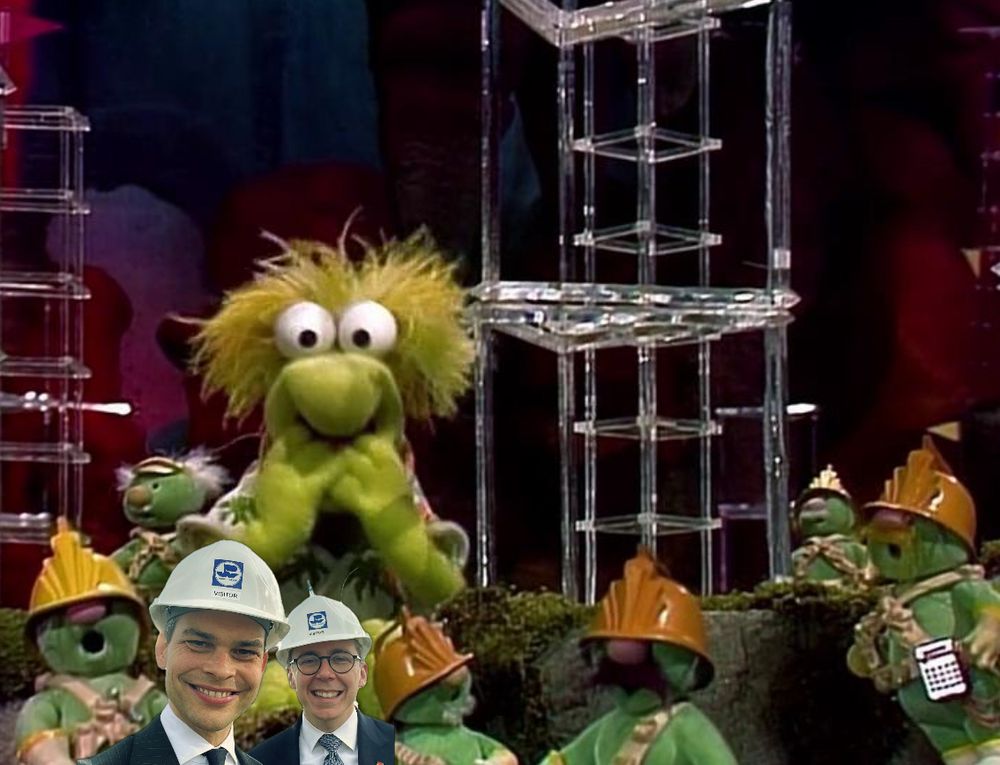 Szene aus den Fraggles im Vordergrund die Doozers, dazwischen grinsend plos und amtor mit bauhelm