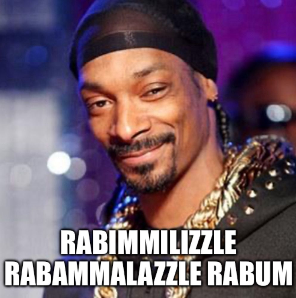 Bild von Snoop Dog mit einem grinsenden Mundwinkel nach oben. Text: RABIMMILIZZLE
RABAMMALAZZLE RABUM