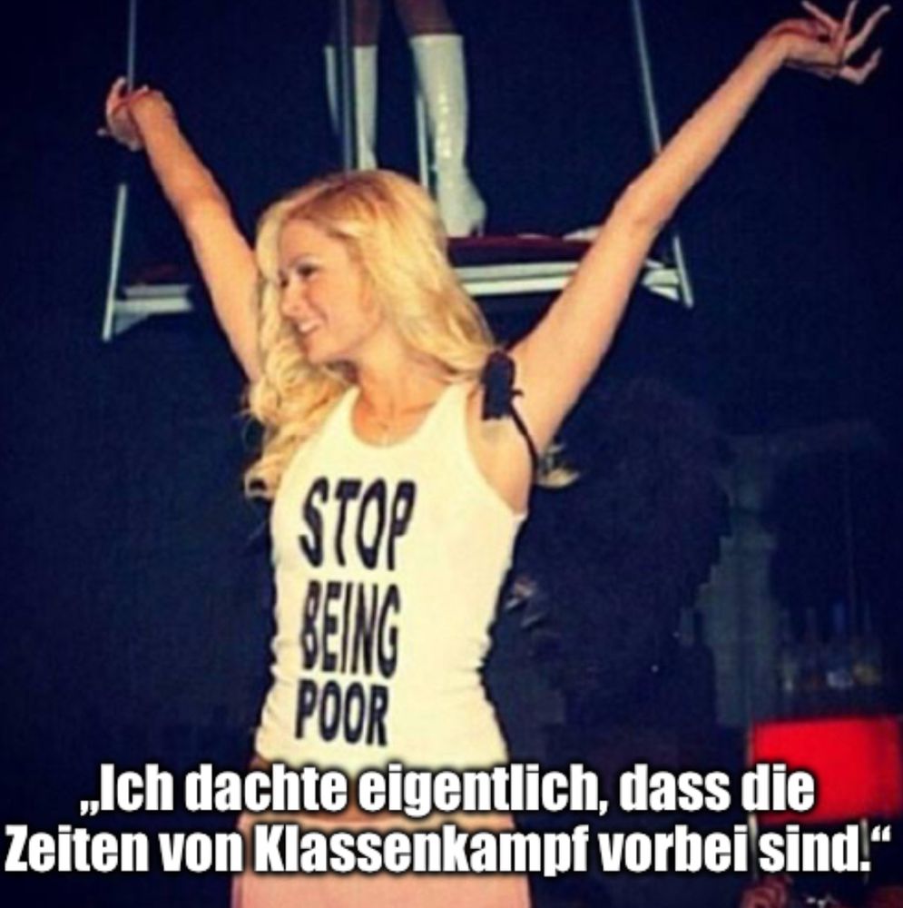 Paris Hilton mit stop being poor tanktop meme:
„Ich dachte eigentlich, dass die Zeiten von Klassenkampf vorbei sind."