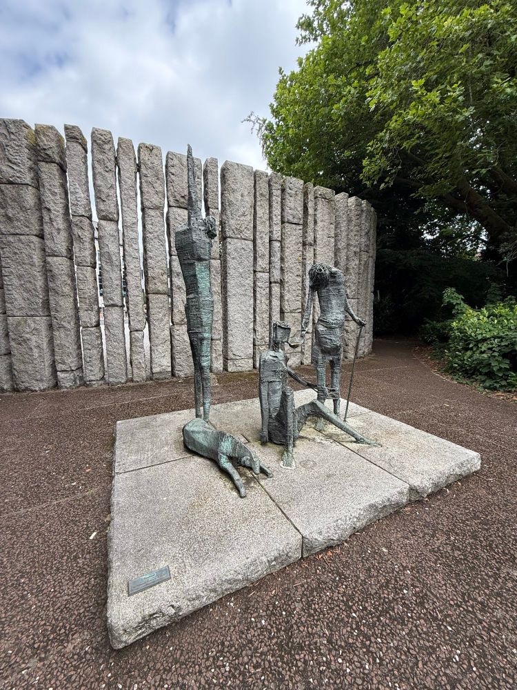 Photo of monument statue to the Irish Famine