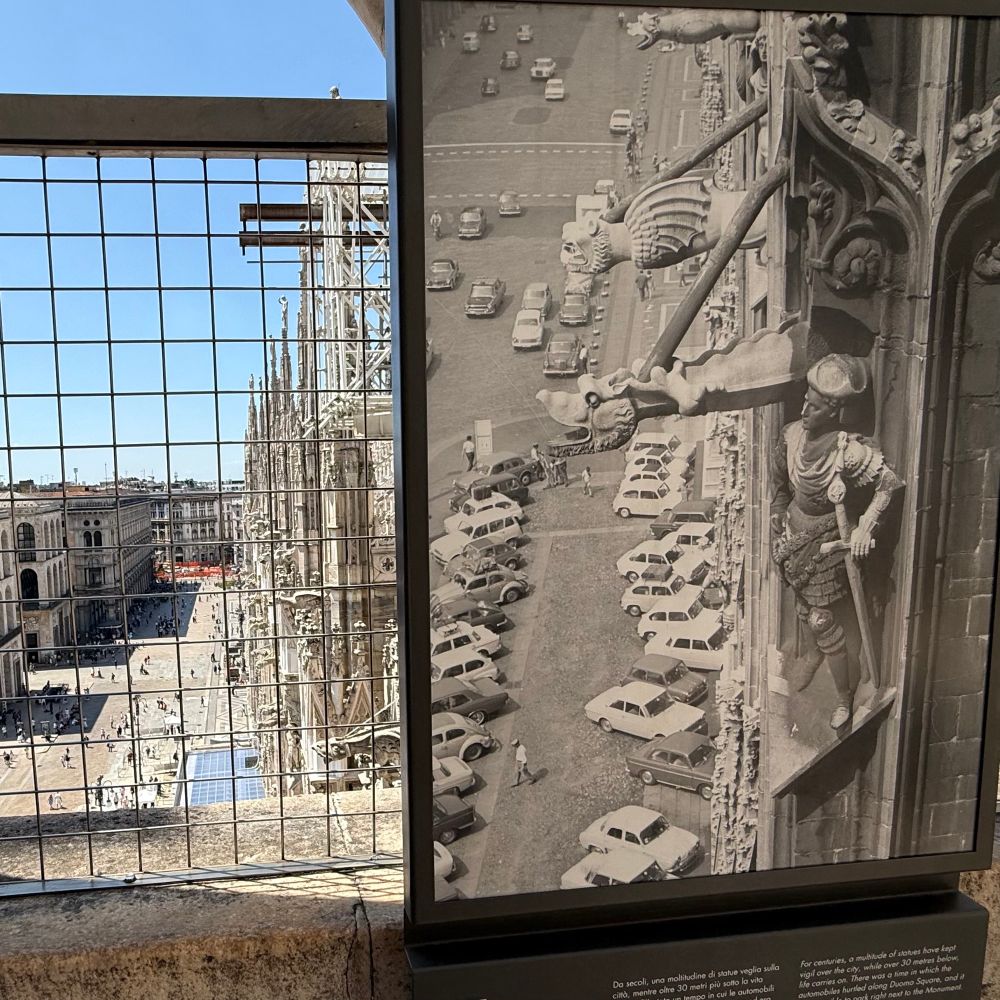 Photo: On the right, an archival photo showing cars parked and driving right next to Milan’s Duomo cathedral, on th left side of the picture, a view of the same space today but dedicated to pedestrians only.
