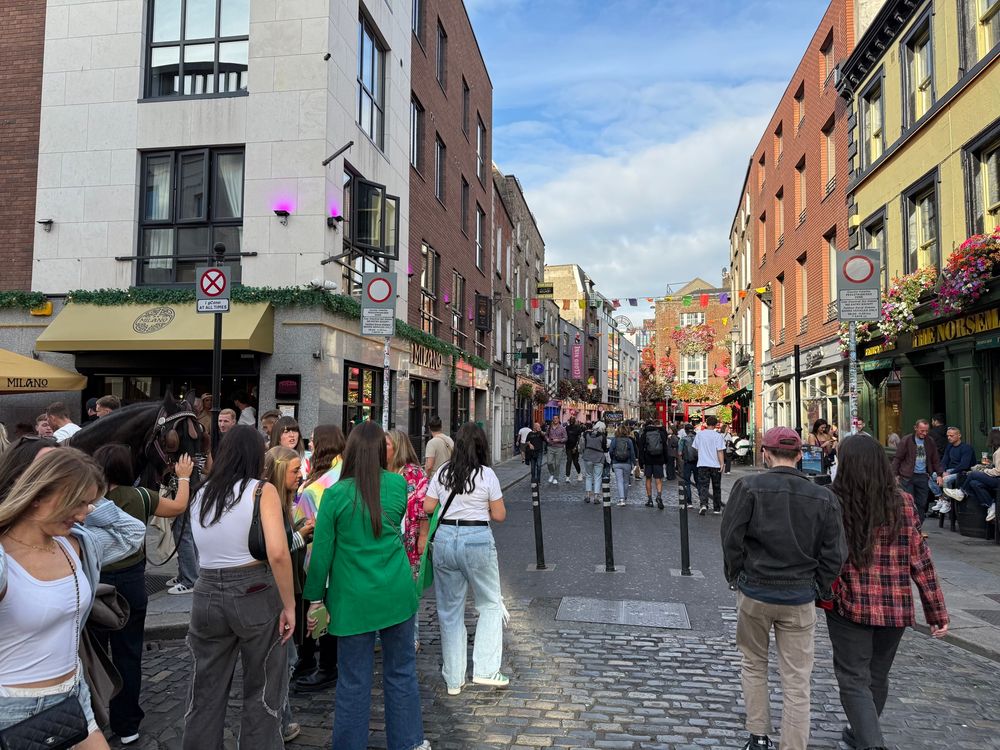 Photo of pedestrian-first area of Dublin. Cars are allowed but are restricted.