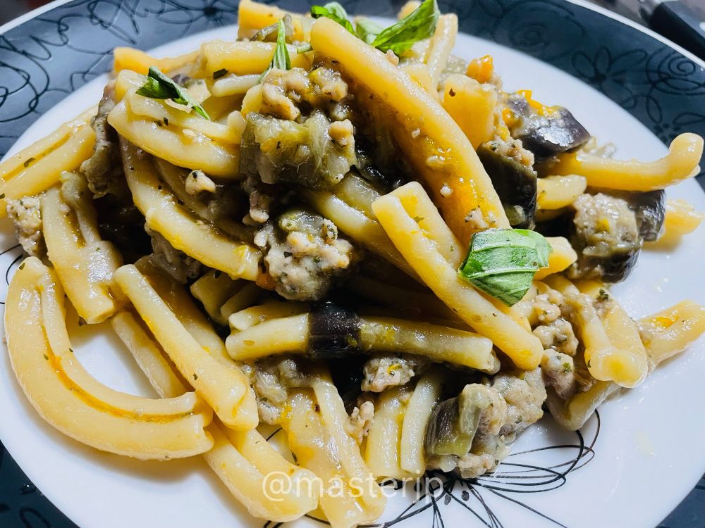 ナスとサルシッチャのパスタ Pasta melanzane e salsiccia