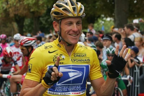 Lance Armstrong holding up 6 fingers