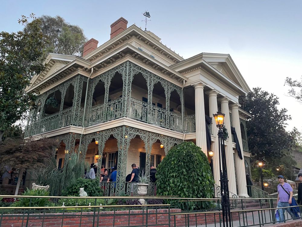 A New Orleans manor home, open for tours in the late evening.  