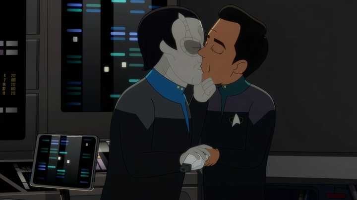 A cartoon version (from Lower Decks) of Julian Bashir and Elim Garek (from Deep Soace Nine) kissing.