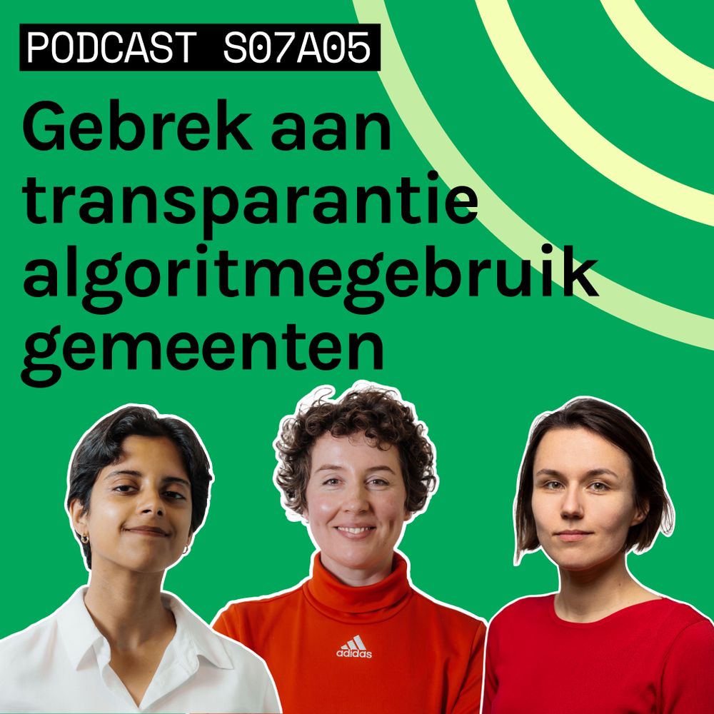 Podcast cover voor aflevering S07A05 met de titel "gebrek aan transparantie algoritmegebruik gemeenten" met een groene achtergrond een het het portret van gast Chandni, host Inge en gast Evelyn.