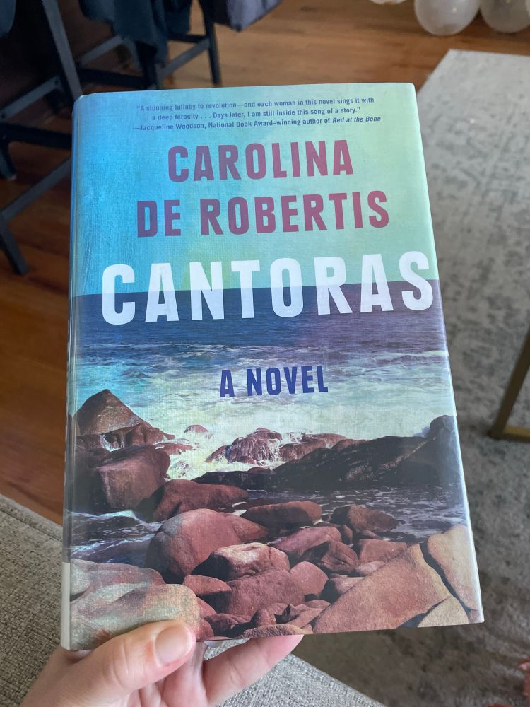 A novel: Cantoras by Carolina de Robertis