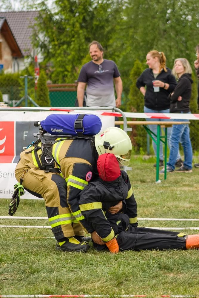 Těžká dřina, chce se ti u toho zvracet, ale stejně to uděláš znova.
#strongfirefighter
#pinkfirefighter
#toughestfirefighteralive