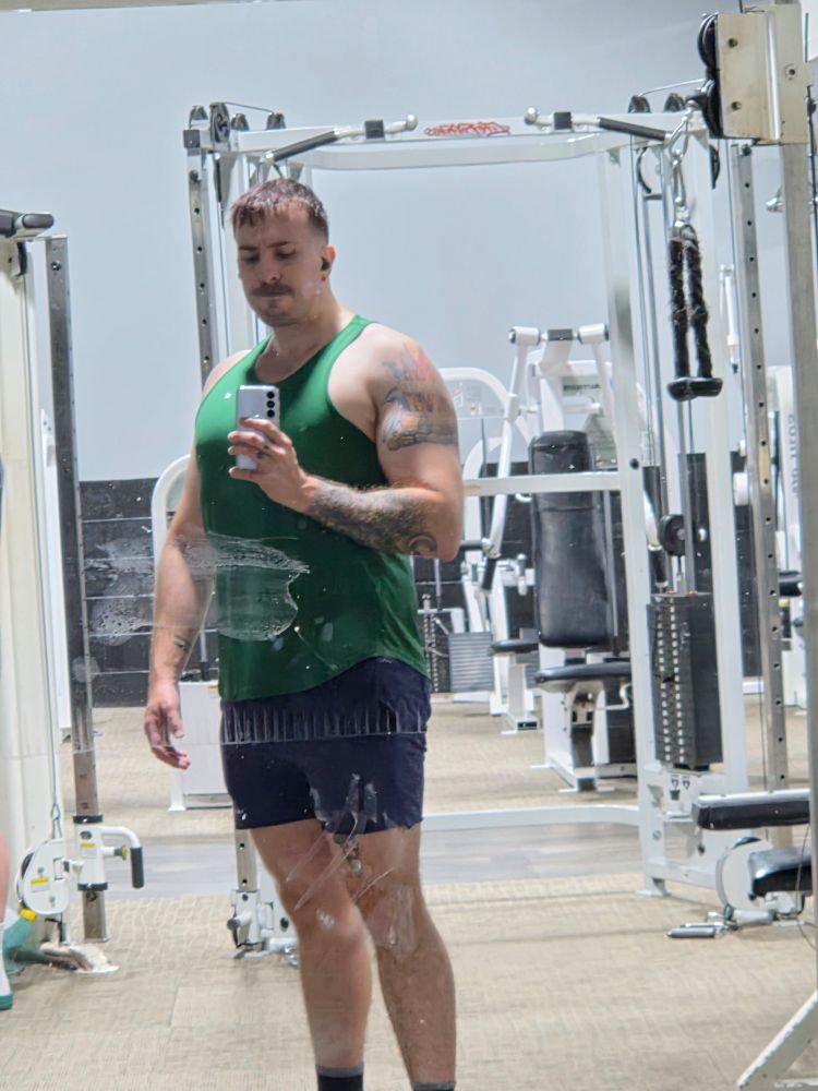 Selfie of me in the gym mirror with arm pump