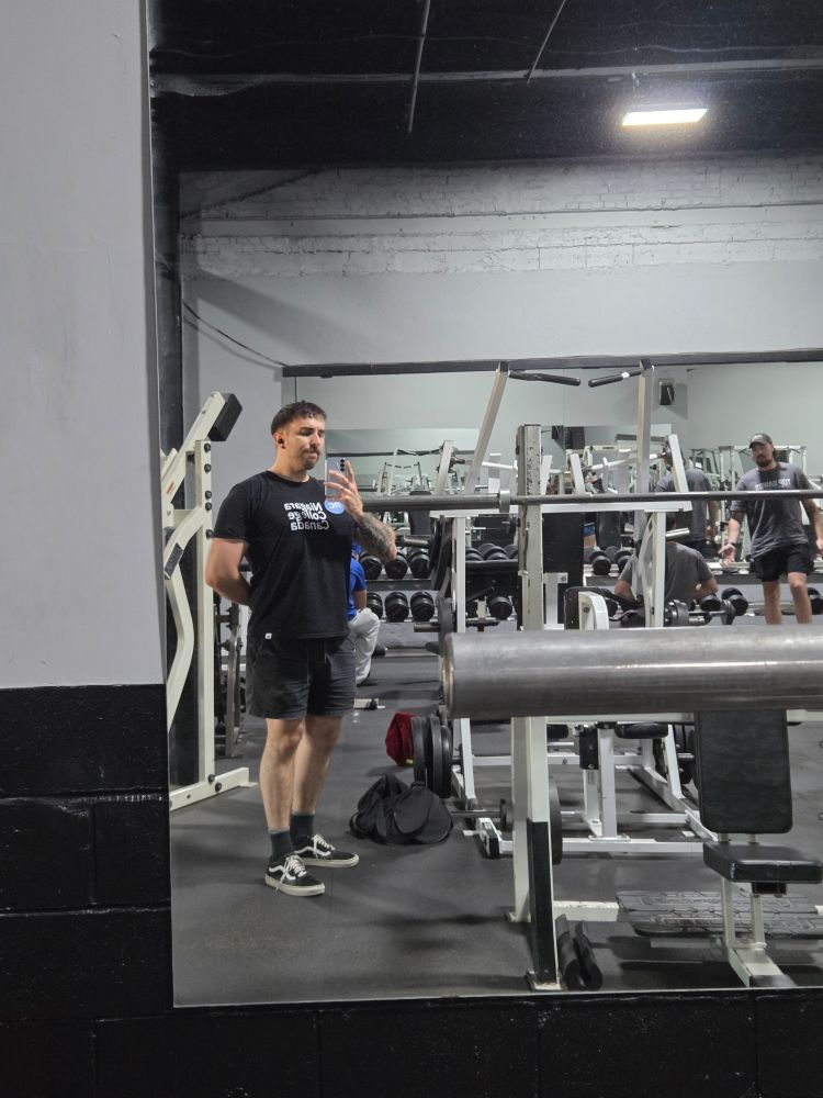 Selfie of me im gym mirror
