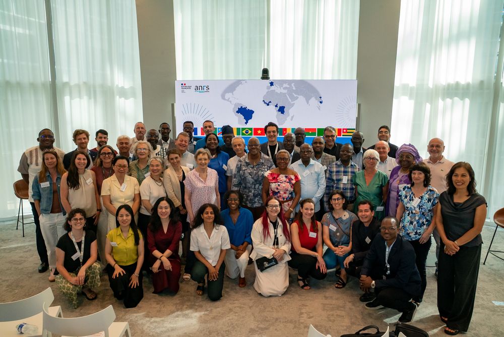 Photo de groupe du Réseau international de l'ANRS MIE, lors de la réunion en présentiel les 23 et 24 juin 2025 à Paris, France.