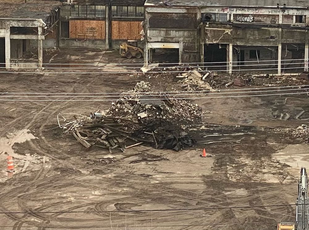 A view of the refuse pile on the same demolition site from the quoted post. This time the smiley face is nowhere to be found. I hope he had a good life.