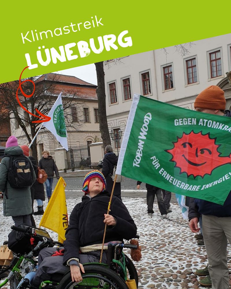 Klimastreik Lüneburg mit Cecile und AntiAtomFlagge