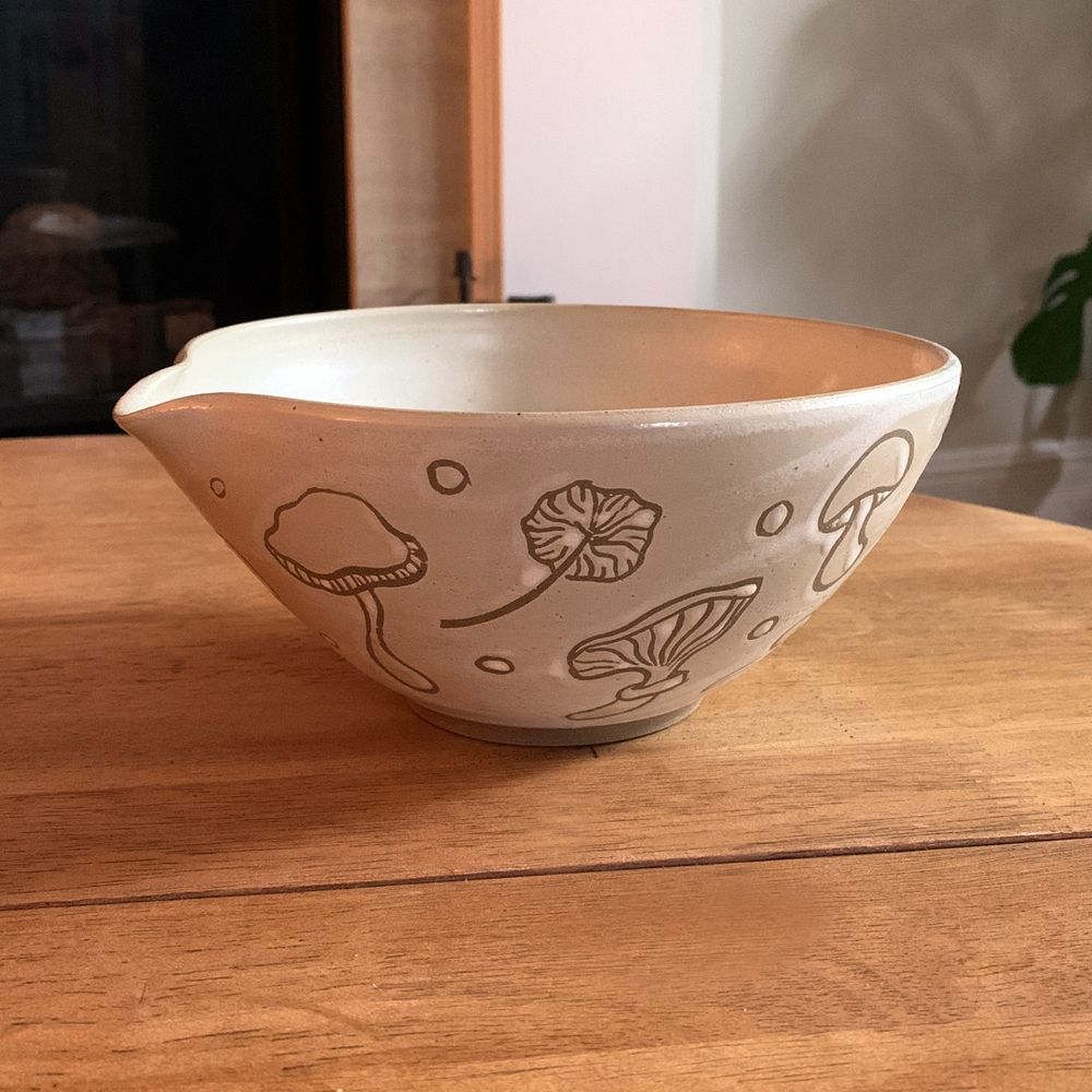 Mushroom pourer bowl, decorated with wax resist. Rutile glaze on a dark clay. Perfect for mixing an omelette :-).