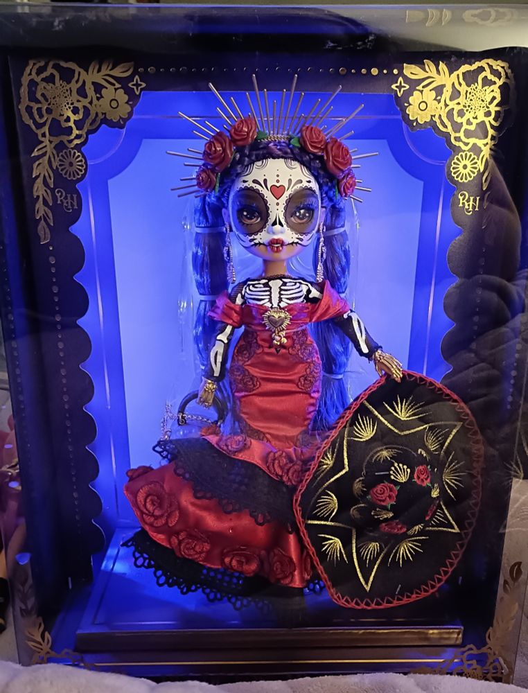 Maria Garcia Rainbow High doll