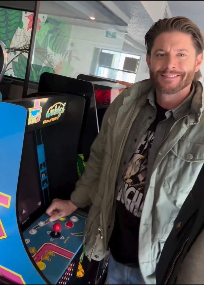 Jensen Ackles playing an 80’s style arcade game