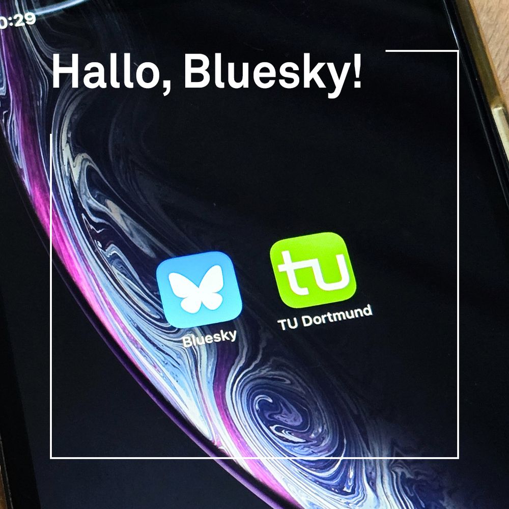 Ein Smartphone-Display in Nahaufnahme mit den Icons der Bluesky-App und der TU-Dortmund-App nebeneinander. Dazu der Text: "Hallo, Bluesky!"