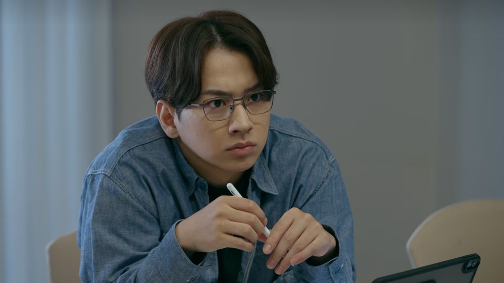 Screenshot from episode one of Japanese drama The Golden Egg. Actor Sato Yusuke who starred in #jbl Mr. Unlucky Has No Choice but to Kiss!