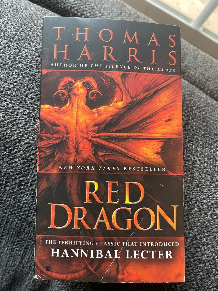 A picture of a copy of the book Red Dragon by Thomas Harris
